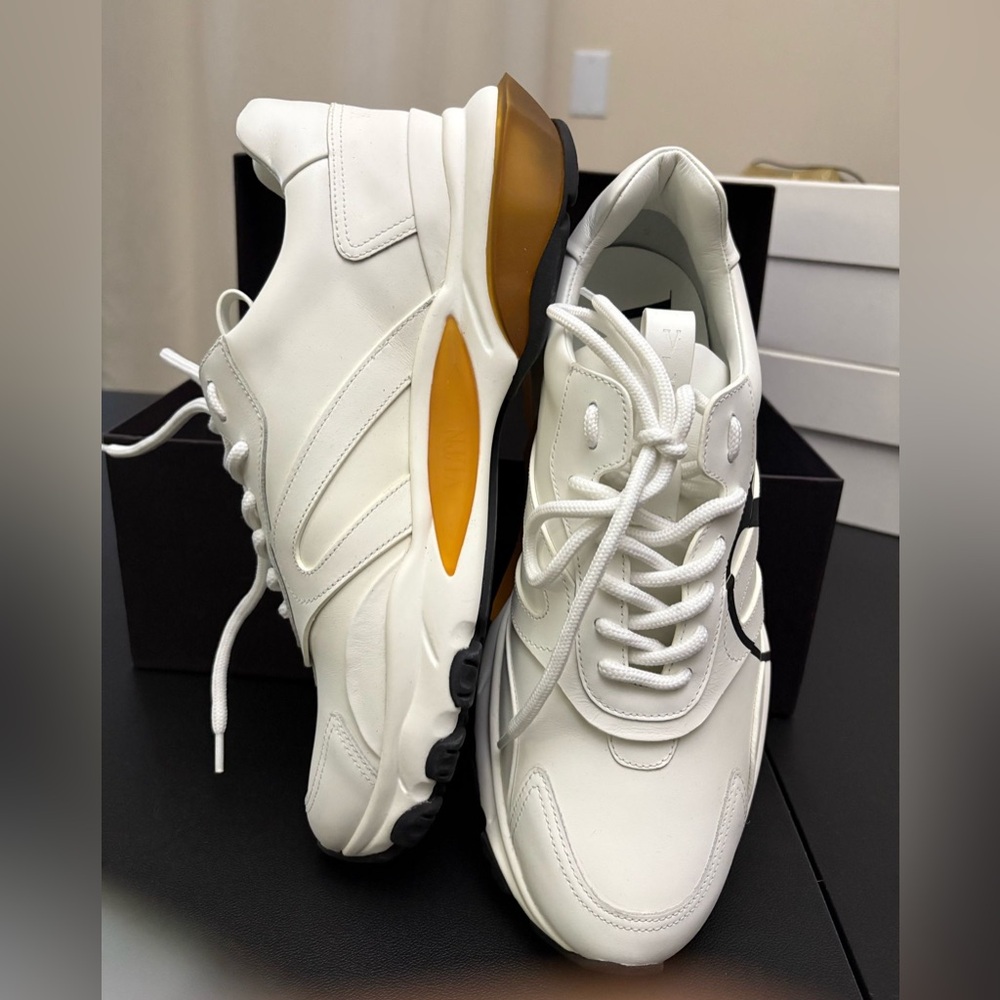 Valentino Garavani VLogo Bounce Sneaker - Picture 2 of 10